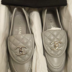 size 37EU CHANEL GRAY Quilted Flap Turnlock SILVER CC Logo Loafer